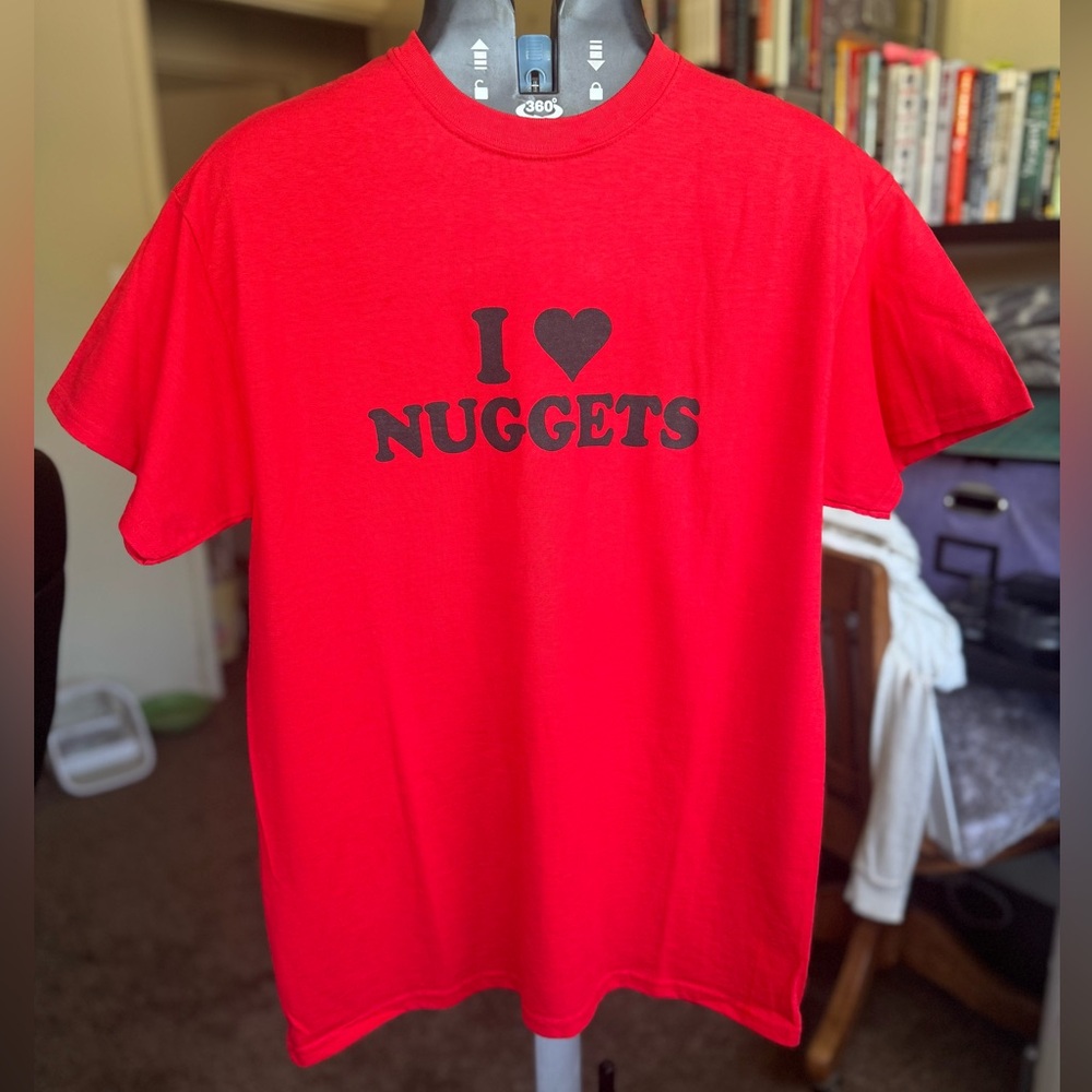 New “I Heart Nuggets” Red Cotton Unisex Gildan Short Sleeve T-shirt Size Medium